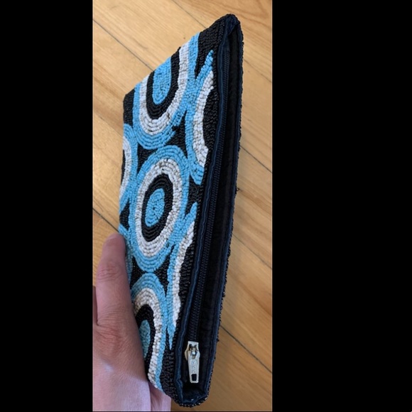 Beaded clutch, zipper closure - Picture 7 of 7
